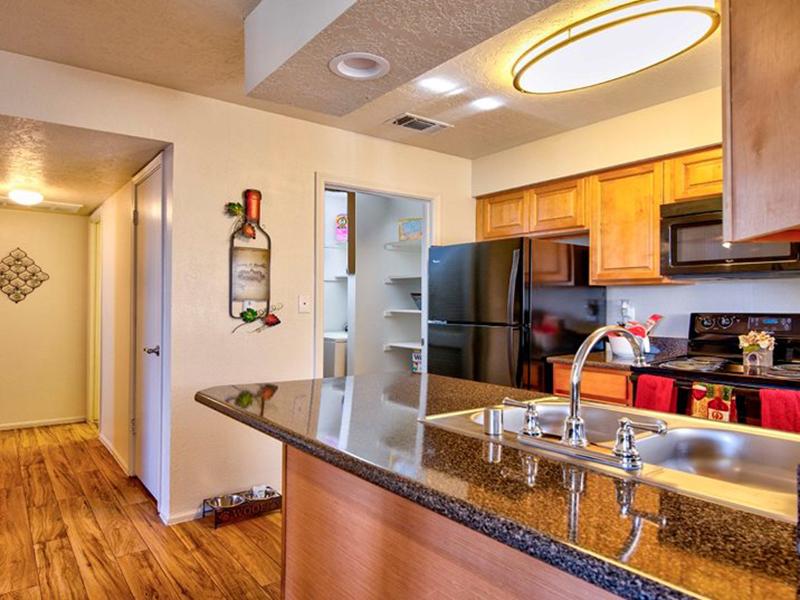 Kitchen | Oak Tree Park Apartments