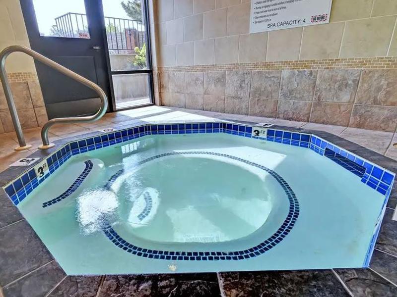 Hot Tub | Fox Creek Apartments