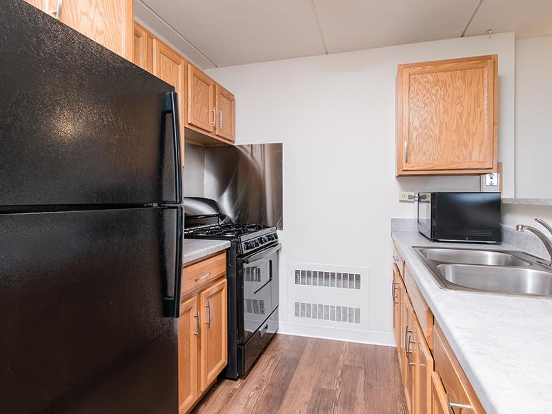Kitchen | Centennial South Apartments in Mount Prospect, IL