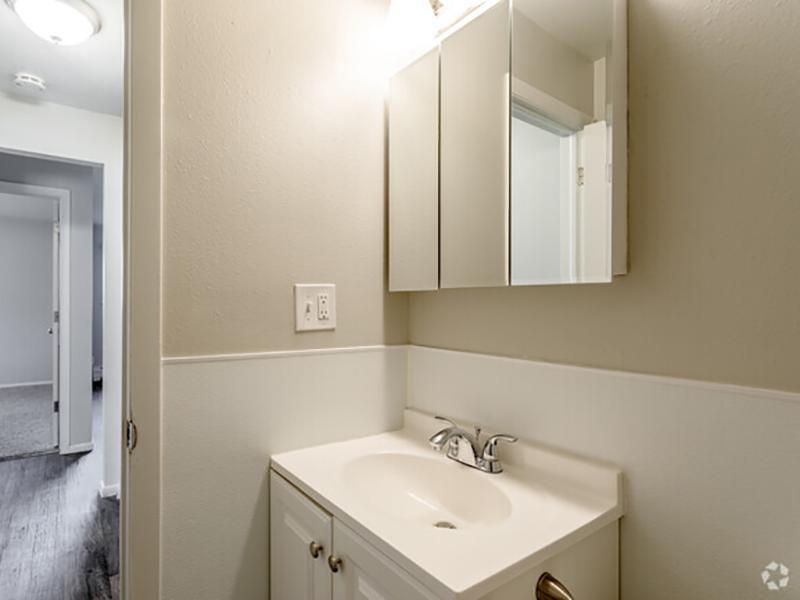Bathroom | Franklin Flats