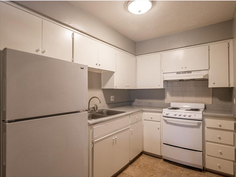 Kitchen | Continental Court Apartments