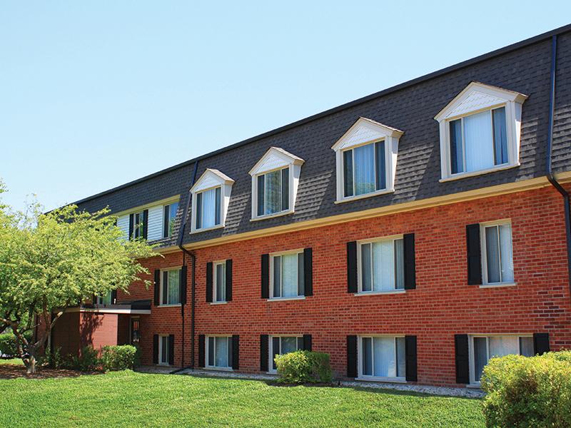 Cypress Place Apartments in Elk Grove Village, IL