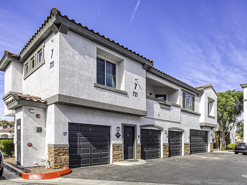 Garages | Cornerstone Park