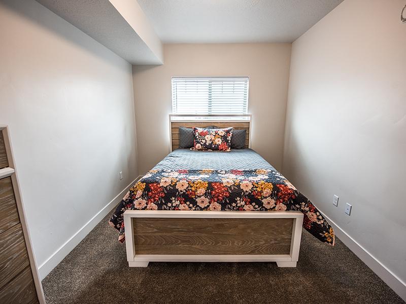 Bedroom | 2100 Apartments