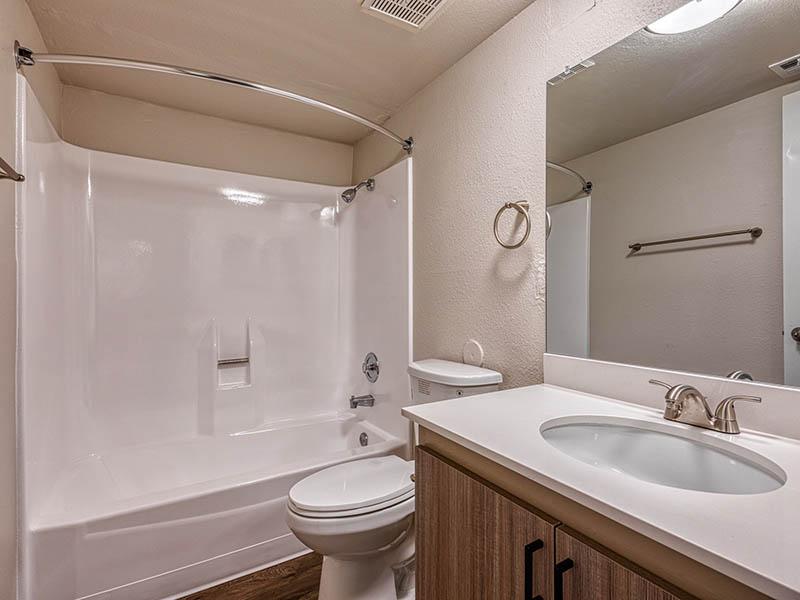 Bathroom | Park Paloma