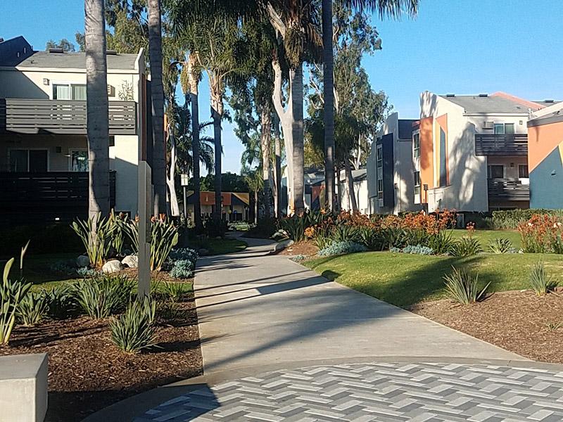 Exterior Lawns | Horizon Apartments