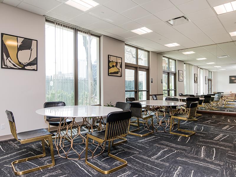 Community Seating | Maple Pointe