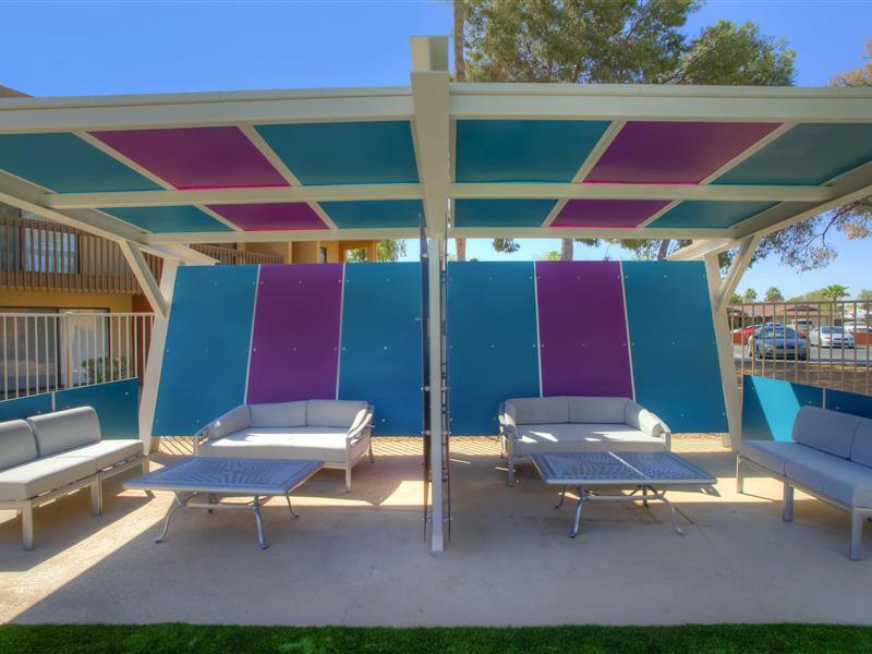 Outdoor Lounge | The Maddox