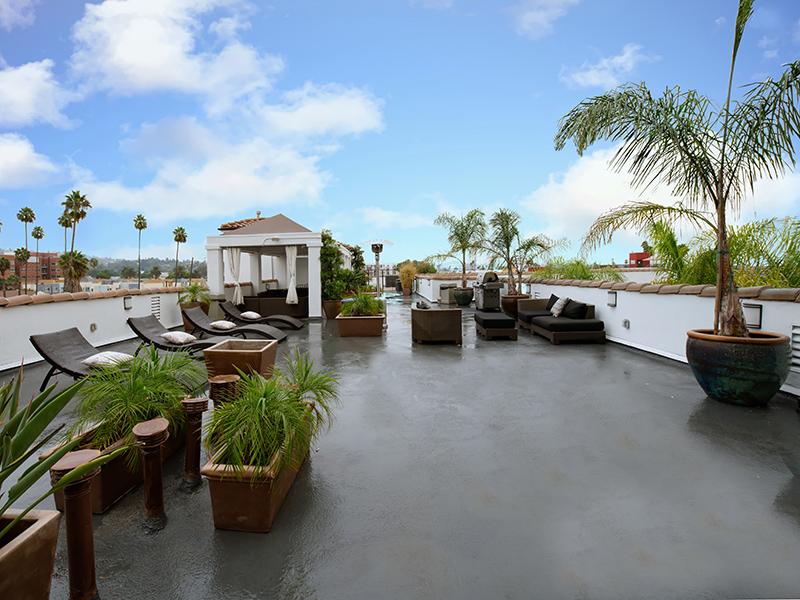 Rooftop Lounge | Hollywood View Towers