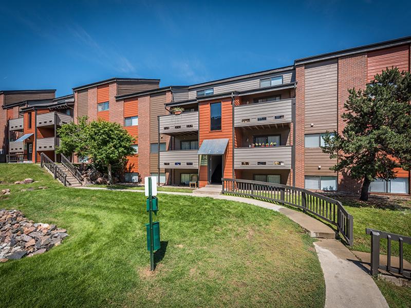 Walking Paths | Ascend at Red Rocks 80228 Apartments