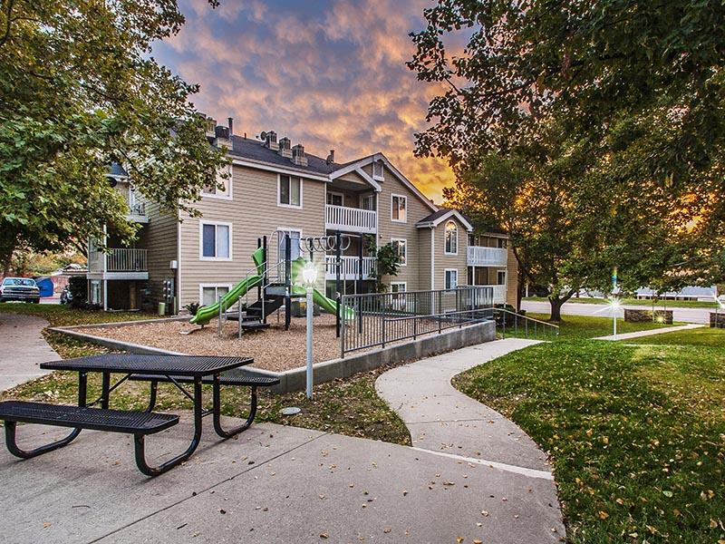 Exterior | Woods Crossing