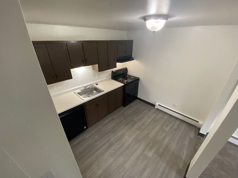 Fully Equipped Kitchen | Conquistador Apartments in Casper, WY