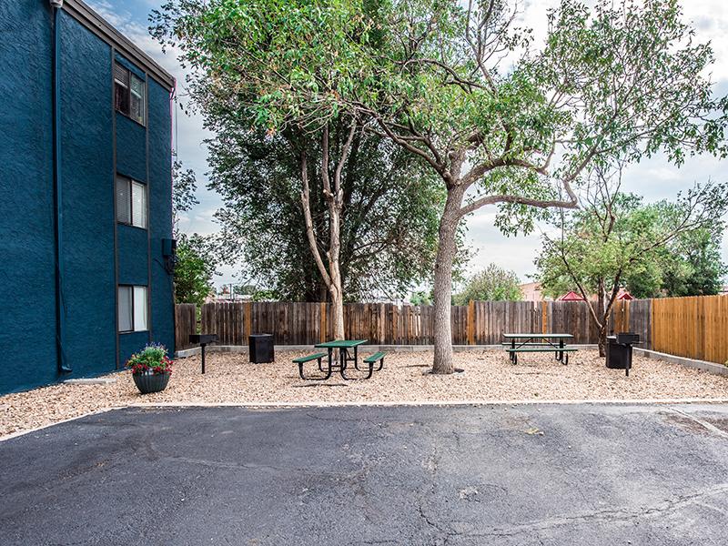 Exterior | Parkwood Plaza