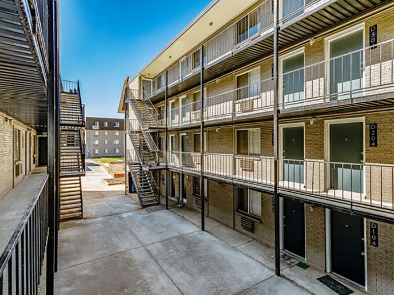 Exterior | Bridge Square Apartments