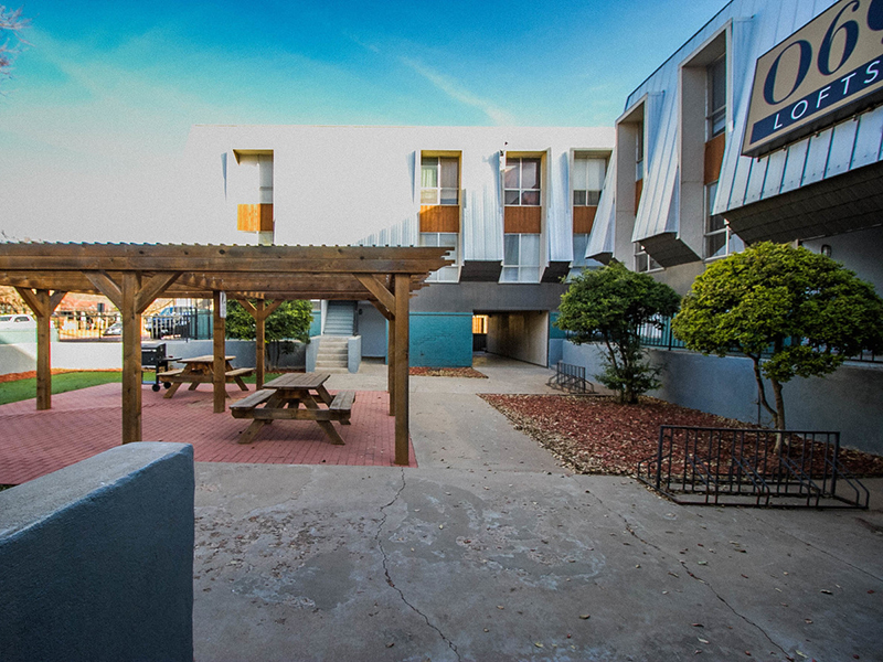 Picnic Tables | 060 Lofts in Lubbock, TX
