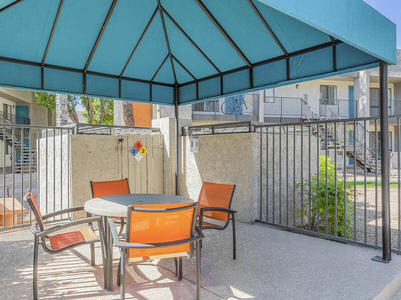 Outdoor Seating Area | Omnia on 8th Apartments in Tempe, AZ