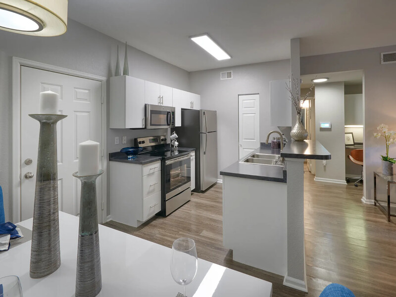 Kitchen | Crestone Apartments