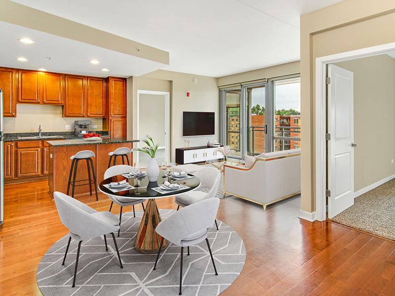 Kingston Pointe Apartments In Des Plaines Il 60016 Market Apartments