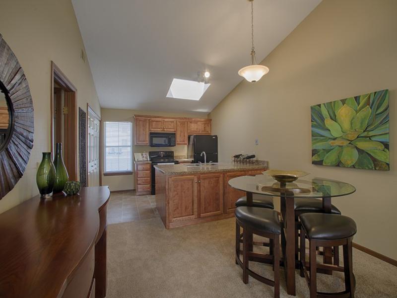 Dining Area | Pinegate Apartments