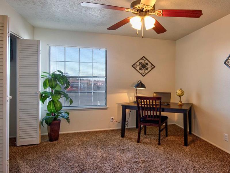 Room | Oak Tree Park Apartments