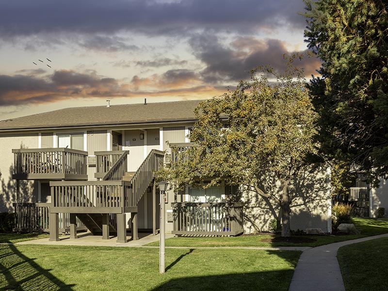 Exterior | Apartments at Decker Lake