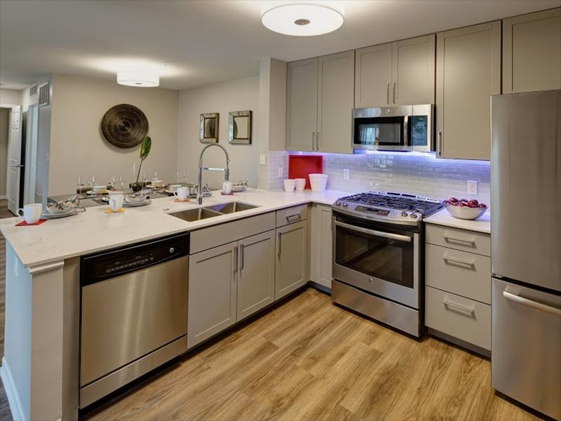 Fully Equipped Kitchen | River Run at Naperville