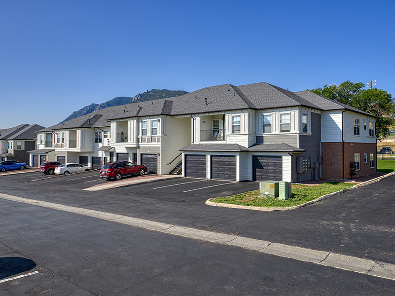 Apartment Exterior | Retreat at Cheyenne Mountain Apartments
