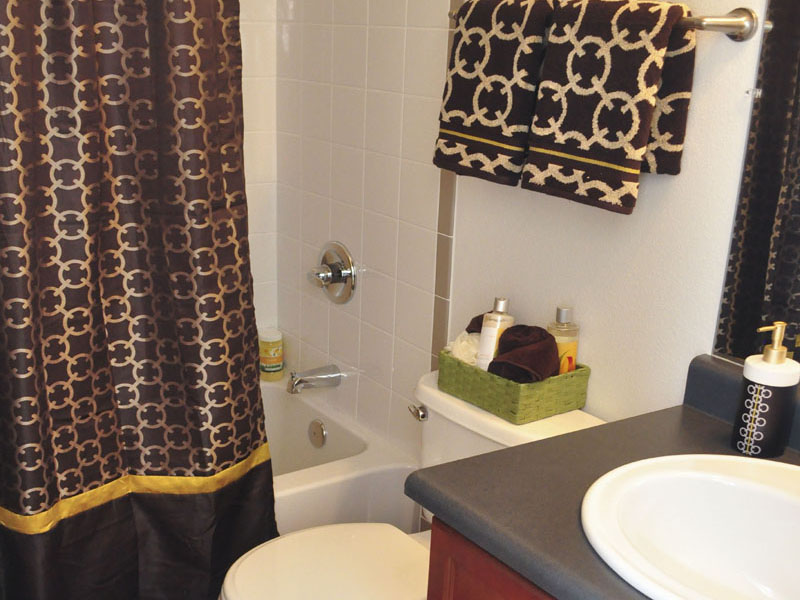 Bathroom | College Park Townhomes Gillette, WY