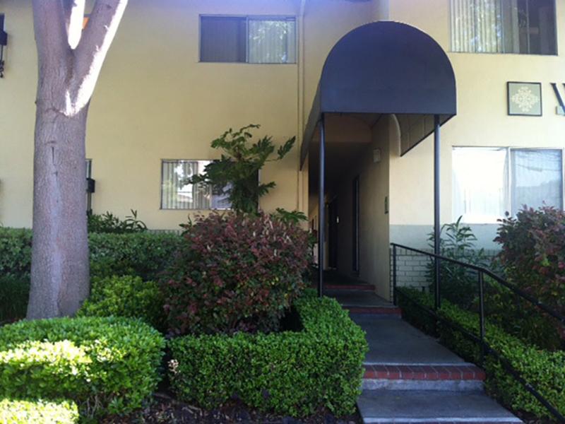 Building Entrance | Woodside Place