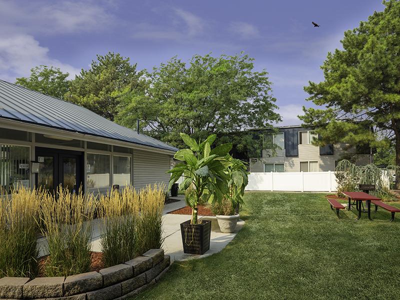 Clubhouse Exterior | Hidden Pointe