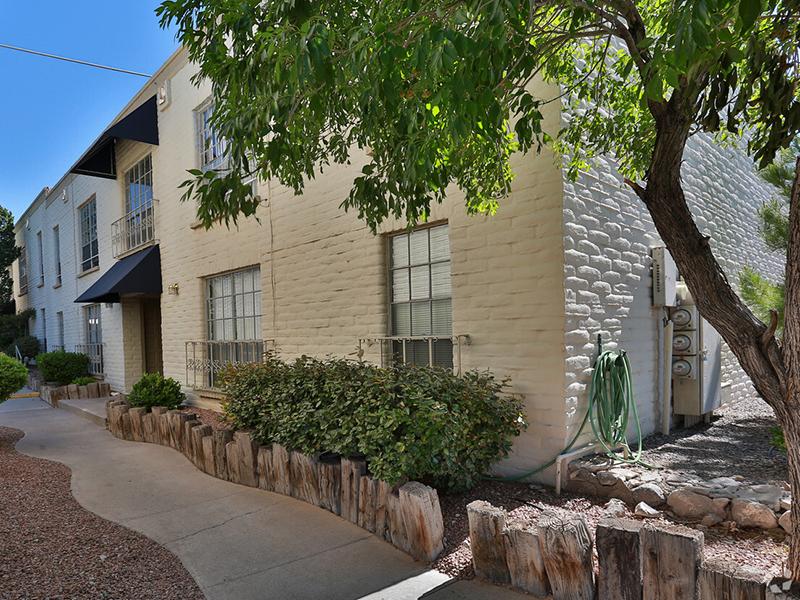 Building Exterior | Kings Hill Apartments in El Paso