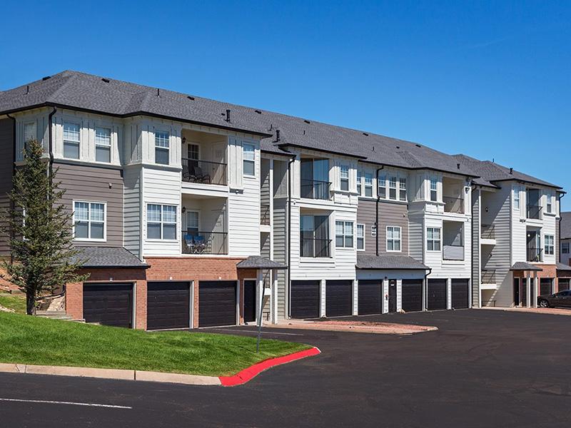 Building Exterior | The Retreat at Cheyenne Mountain Apartments in Colorado Springs CO