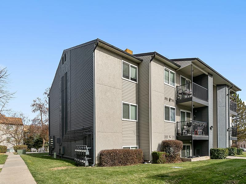 Building Exterior | Aspire West Valley Apartments