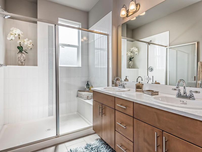 Master Bathroom | Willow Point Townhomes