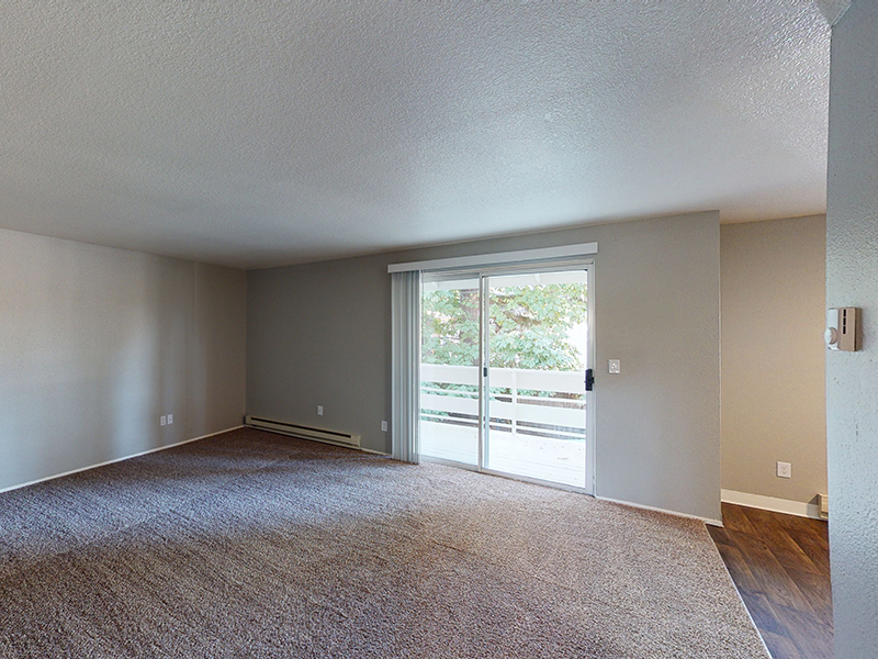 Main Room | Silverwood Apartments in Gresham, OR