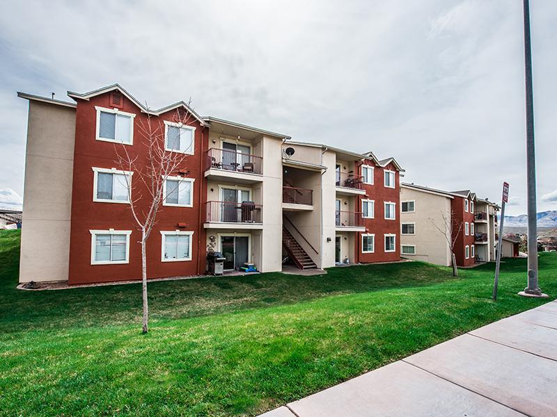 Exterior | Canyon Pointe Apartments