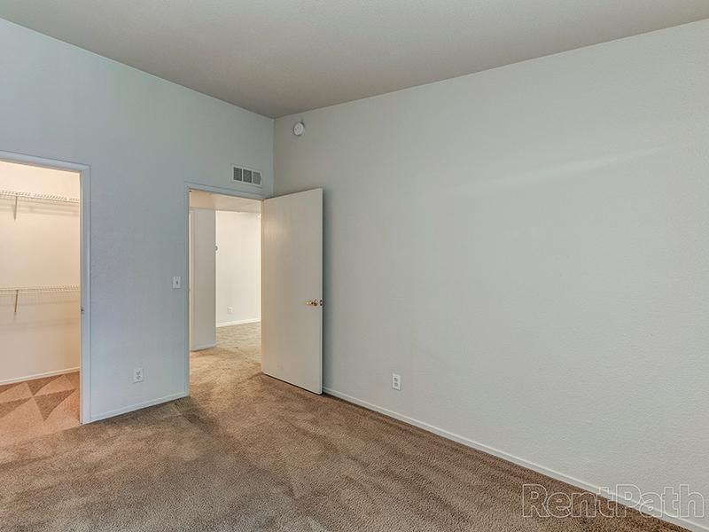 Bedrooms w/ Walk-In Closets | Somerset Commons