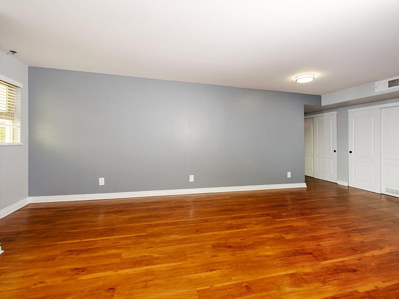 Front Room | Hollywood View Towers