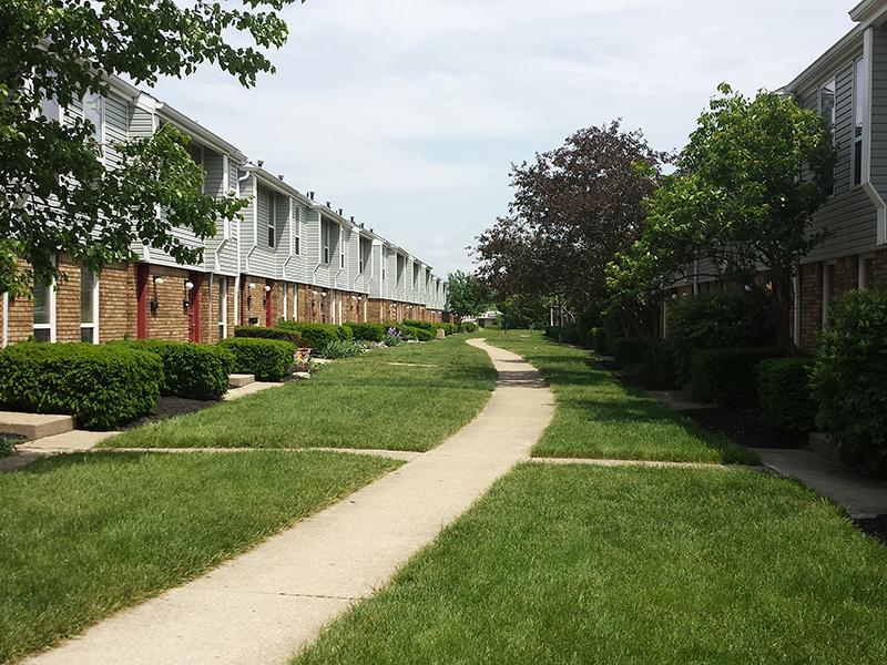 Sharon Green Townhomes Apartments in Columbus, OH 43229 Market Apartments