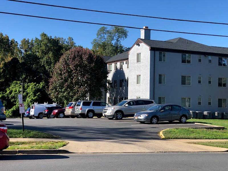 Building Exterior | Parkwood in Falls Church