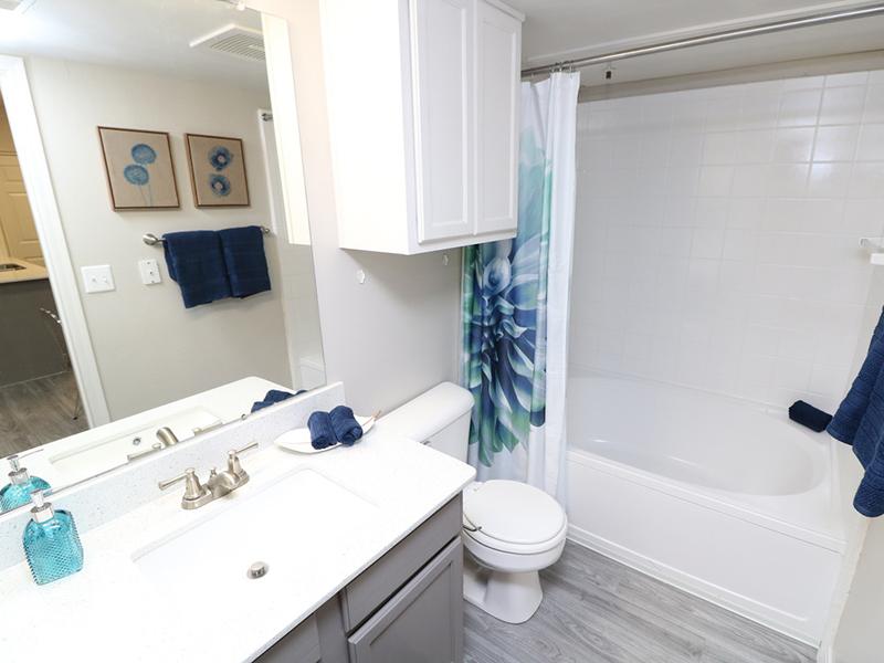 Bathroom With Large Roman Sinking Tub | Allegro at Tanoan | Italia