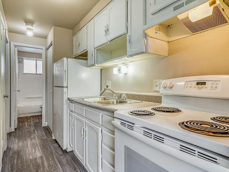 Kitchen | Bridge Square Apartments