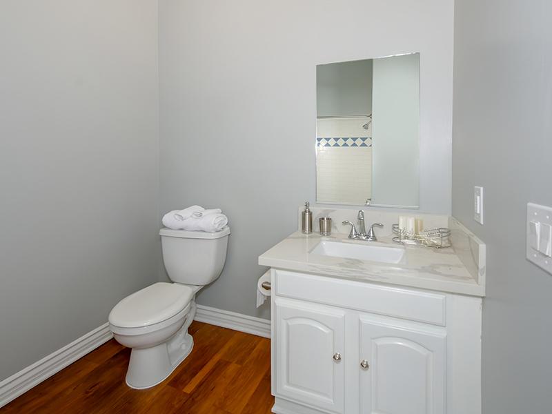 Bathroom | Hollywood View Towers
