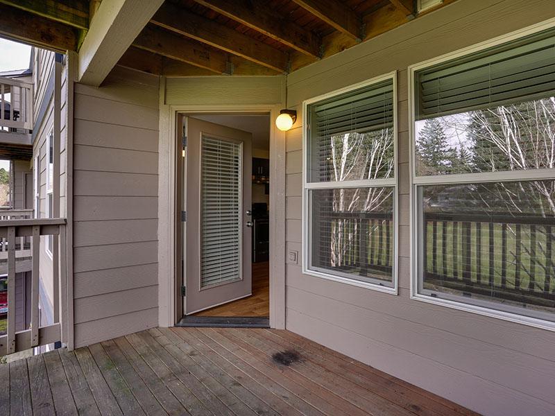 Balcony | Stark Street Crossings Apartments