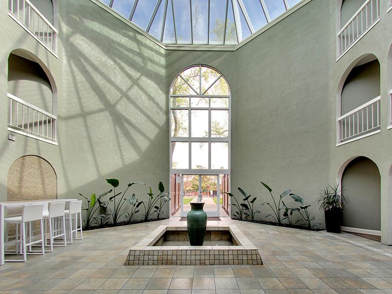 Courtyard | Sunset Pines Apartments in Concord, CA
