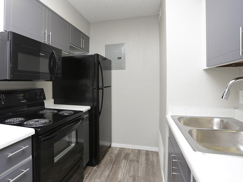 Kitchen | Downtown West Apartments