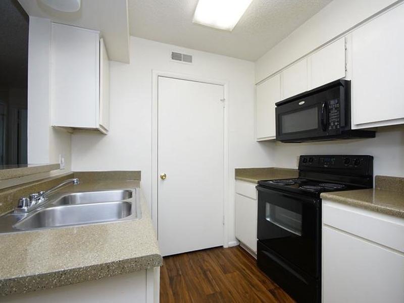 Kitchen | The Village at Raintree