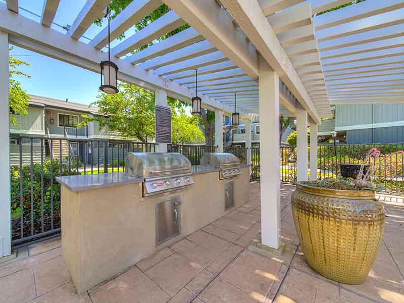 BBQ Grills | Parkside Commons Apartments
