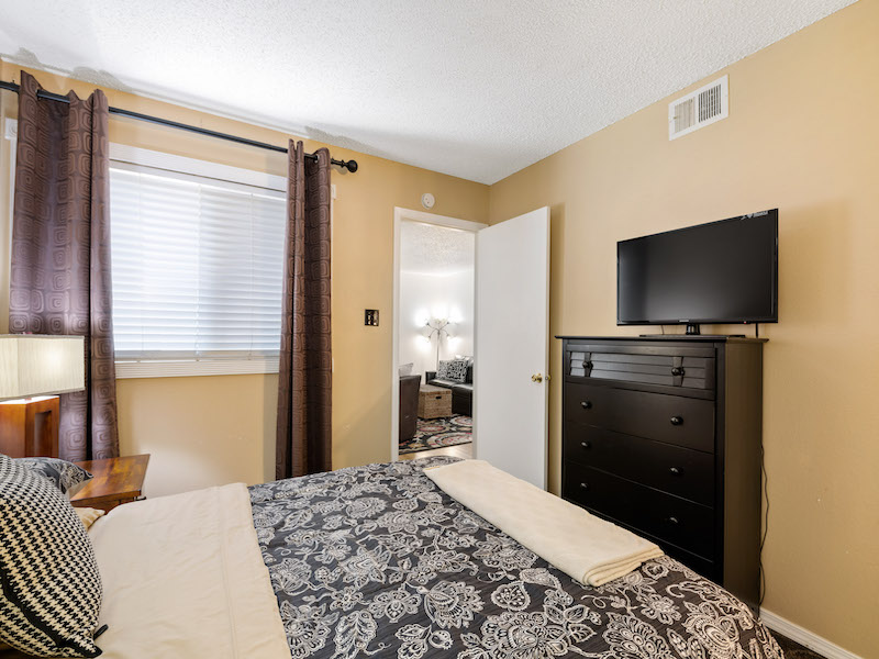 Trestles Condominiums | 1 Bedroom 1 Bath Bedroom | Apartments in Odessa
