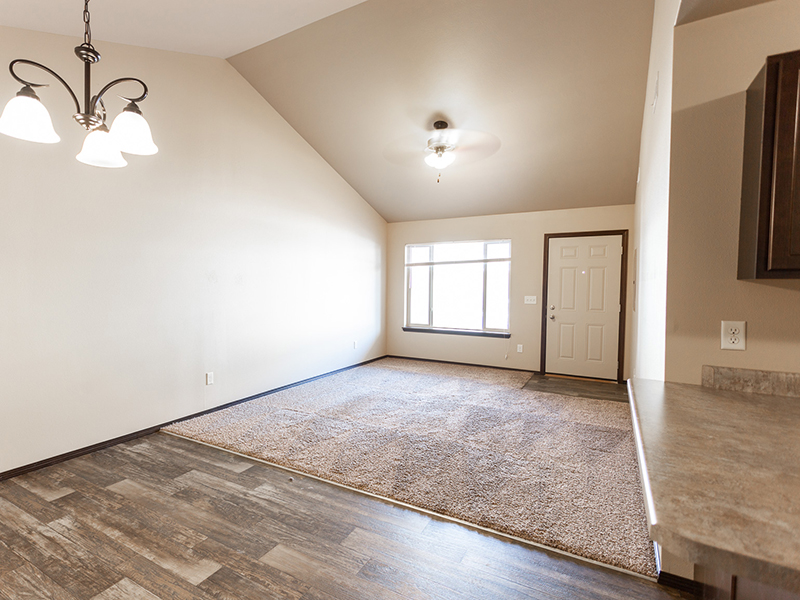 Entryway | West Pointe Commons Apartments in Sioux Falls, SD